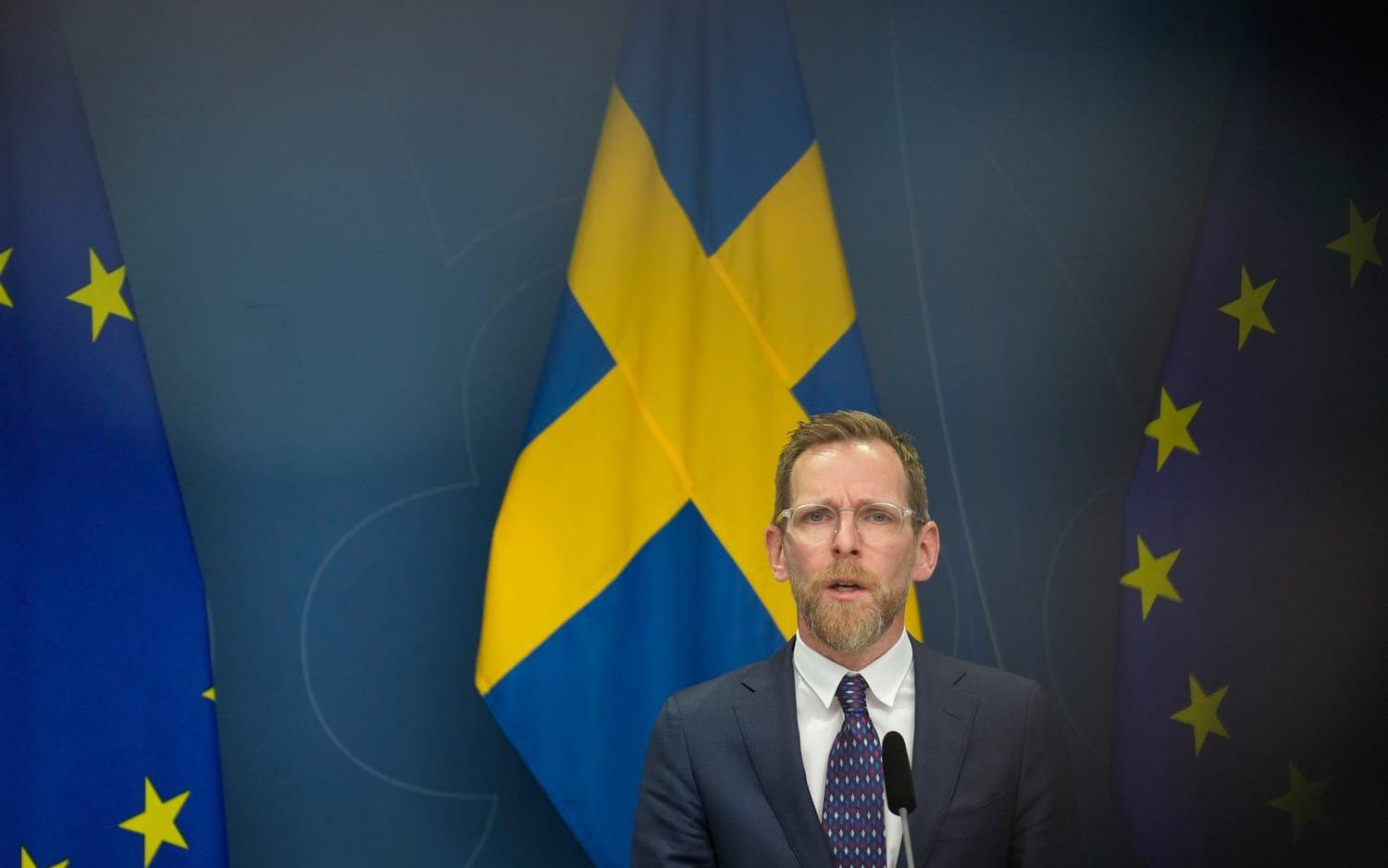 Sveriges nya socialminister vill påminna om att pandemin inte är över, även om den är i en ny fas.