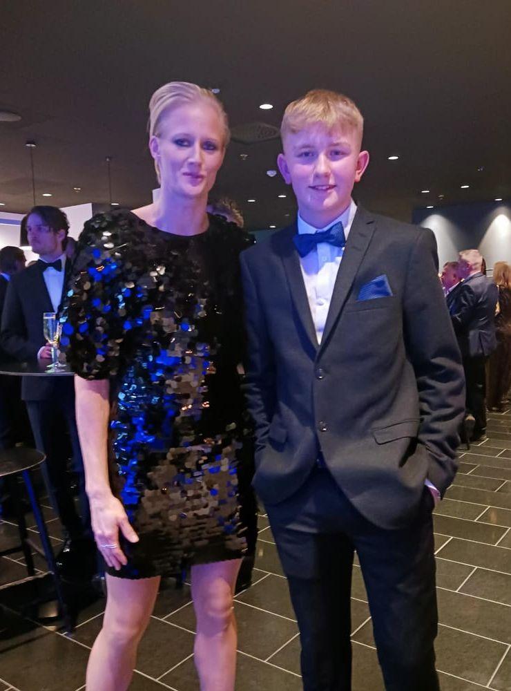 Hampus Bjelkengren på Idrottsgalan ihop med Carolina Klüft.