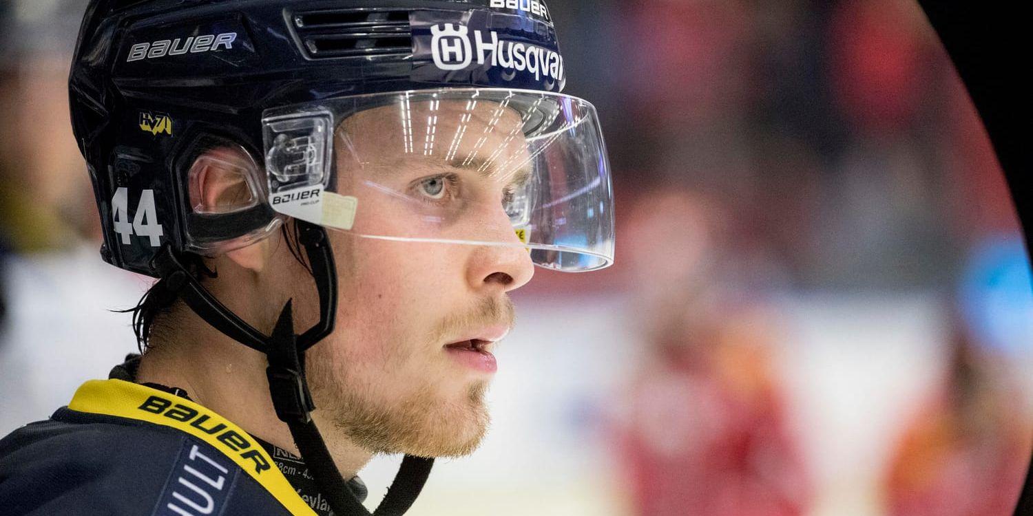 Mikko Lehtonen, som spelade i HV71 den senaste säsongen, gjorde ett av Finlands tre mål mot Ryssland.