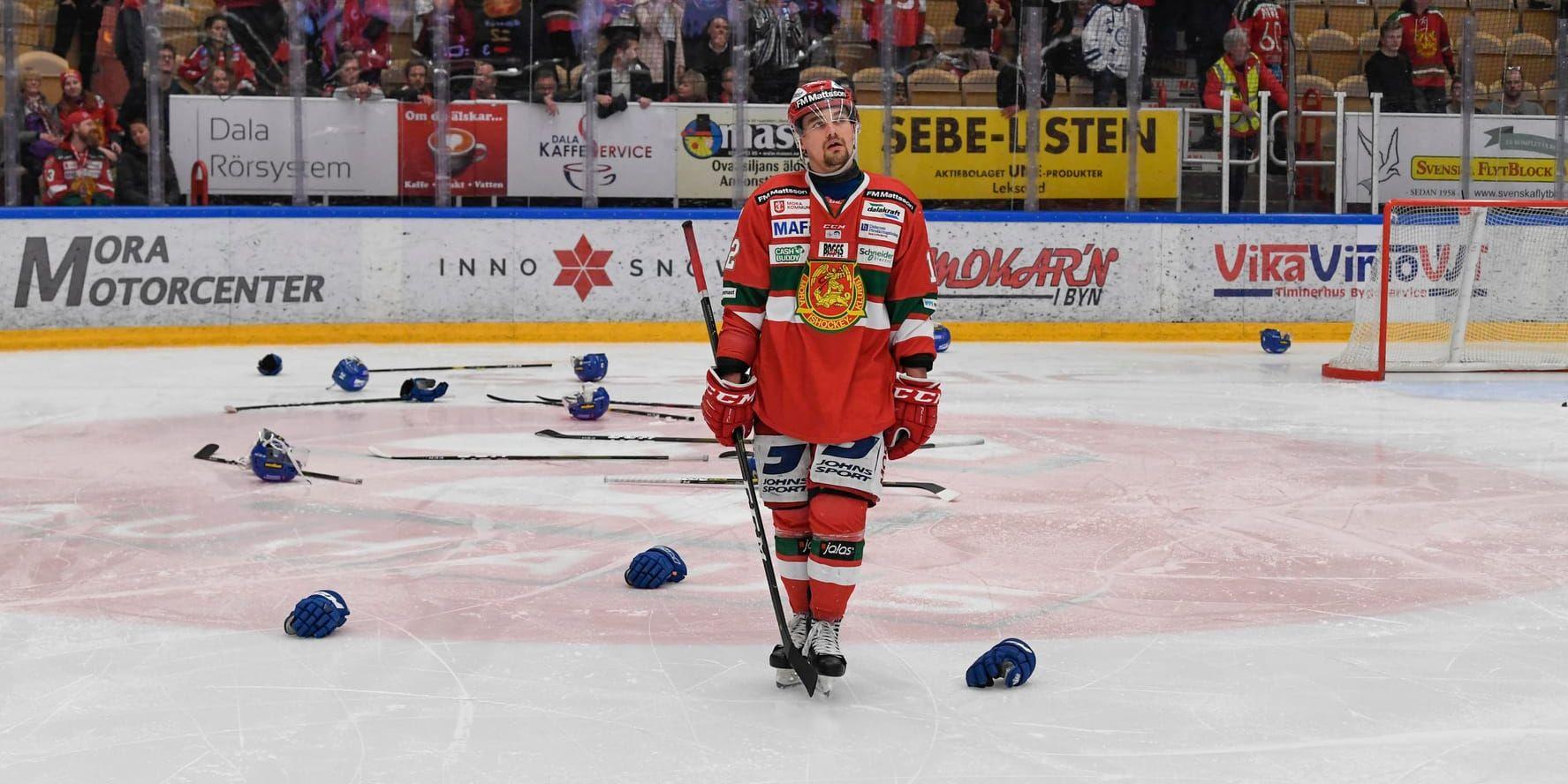 Kevin Gagne deppar efter det står klart att Mora får börja om i hockeyallsvenskan.