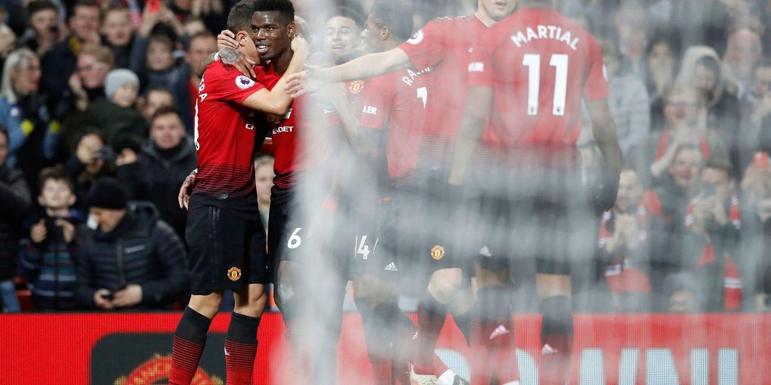 Manchester Uniteds Paul Pogba, två från vänster, jublade efter ett av sina två mål hemma mot Bournemouth i 4–1-segern i Premier League.