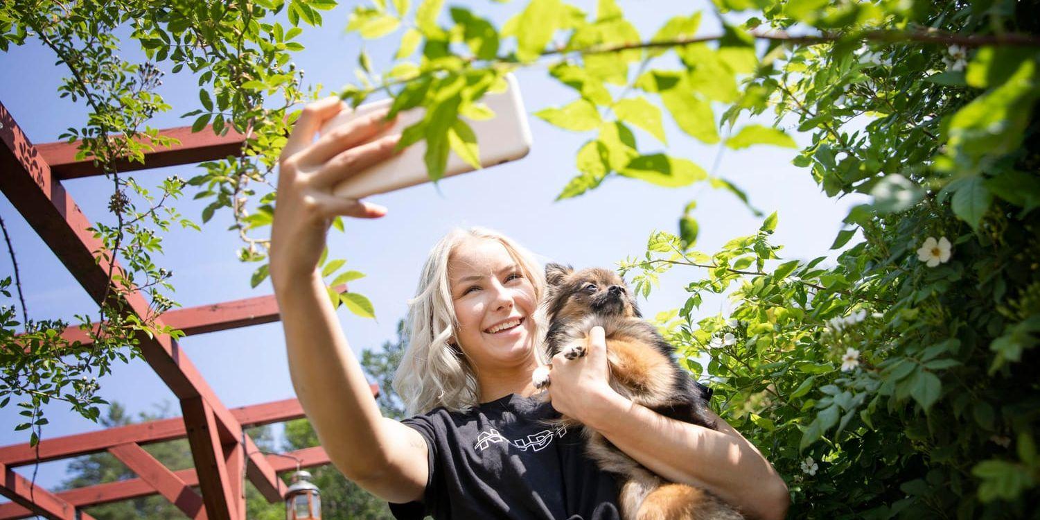 "Jag är i en period nu då jag vill testa allt och de följare jag har som kan acceptera att jag förändras är de jag vill ha kvar", säger 18-åriga Nathalie Danielsson, som har haft en stor publik på sociala medier sedan hon var 13 år.