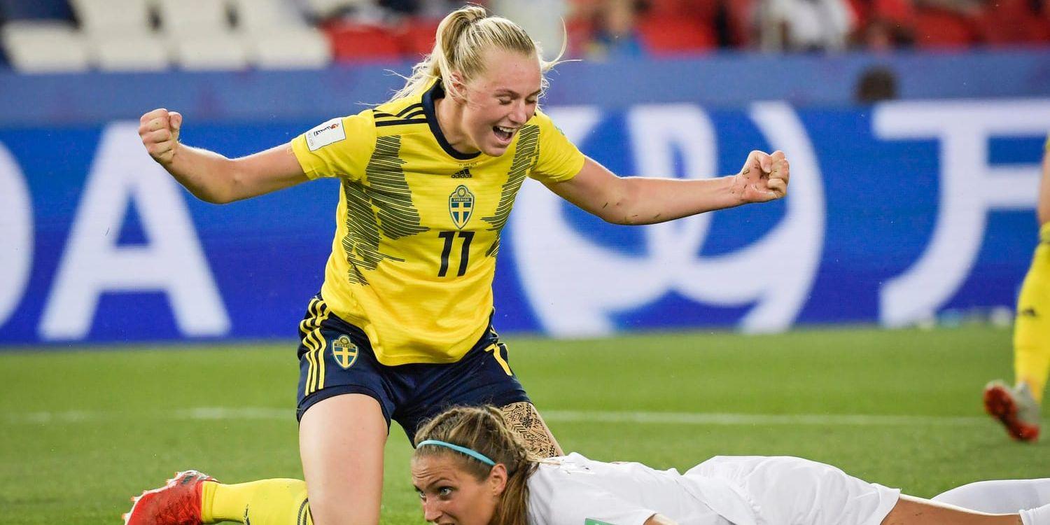 Stina Blackstenius jublar efter sitt 1–0 mål mot Kanada.