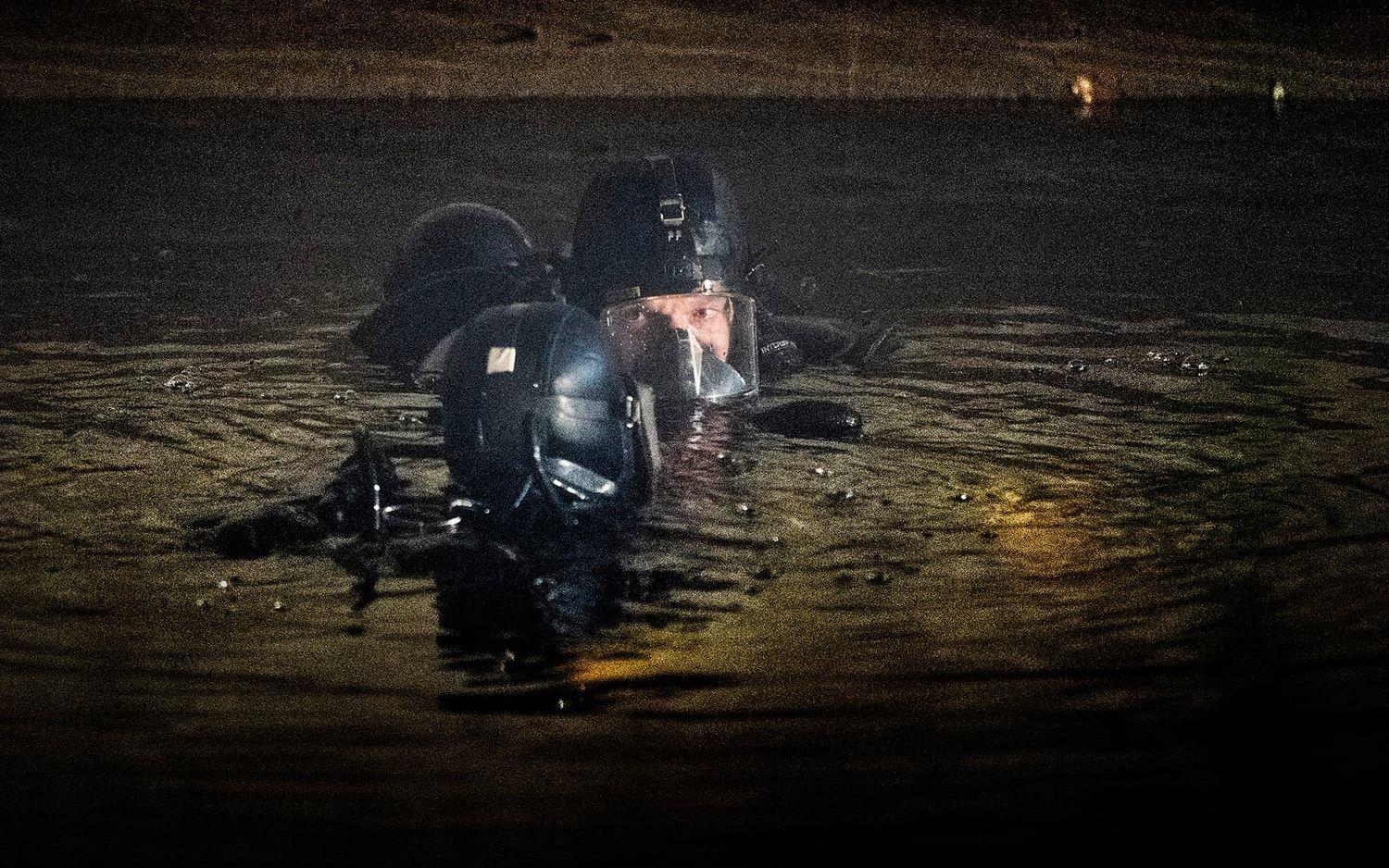 Dykare i Ätran. Sökpådrag efter försvunna Dante under torsdagen, Falkenberg.