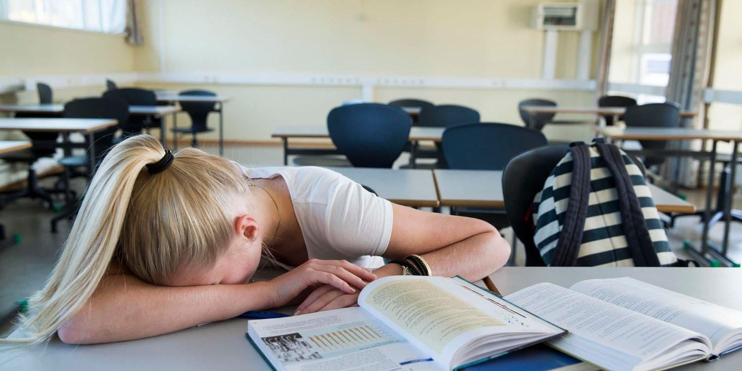 Många svenska barn har svårt att somna – och när de väl somnar sover de dåligt. Särskilt flickorna har problem med sömnen.