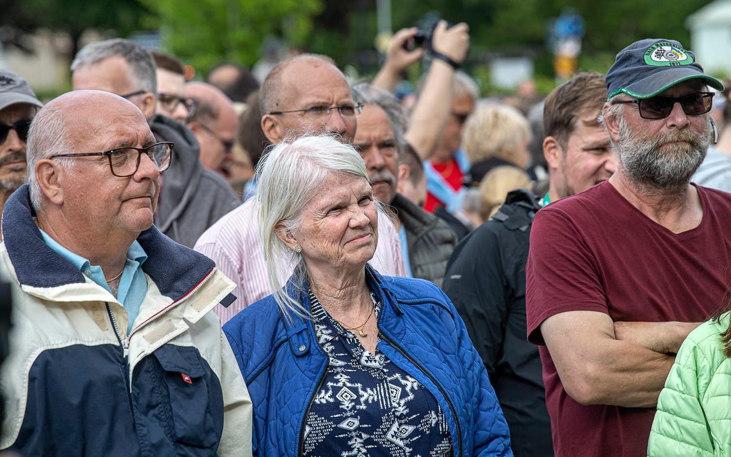 Storpublik på torget