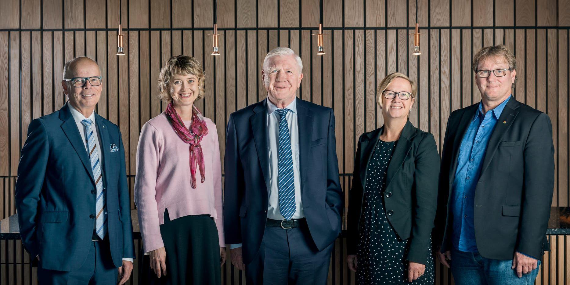 De fem gruppledarna i Grönblå-samverkan. Från vänster: Conny Brännberg (KD), Ulrika Frick (MP), Johnny Magnusson (M), Kristina Jonäng (C) och Jonas Andersson (L). 