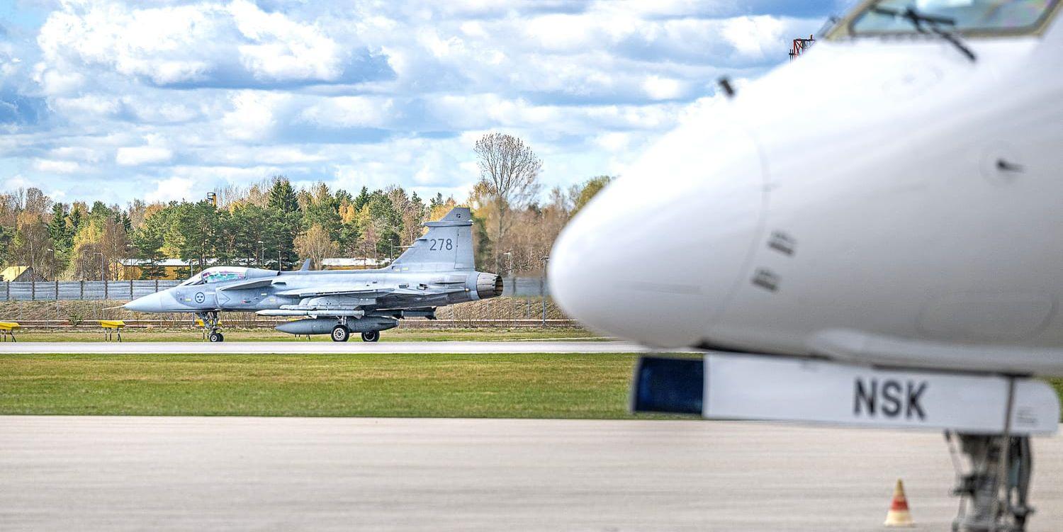 Nu ska piloter öva lyft och landningar med Jas 39 Gripen. 