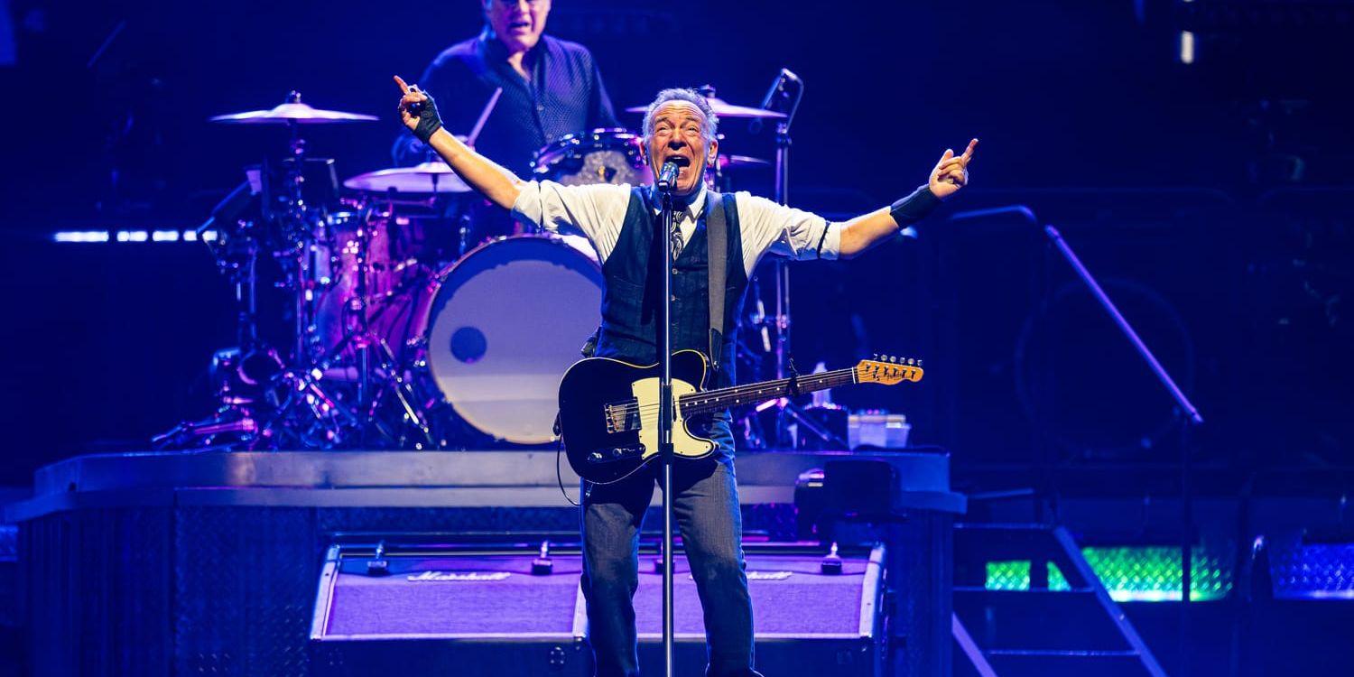 Bruce Springsteen bjöd på en show på Strawberry Arena i Solna under måndagskvällen.