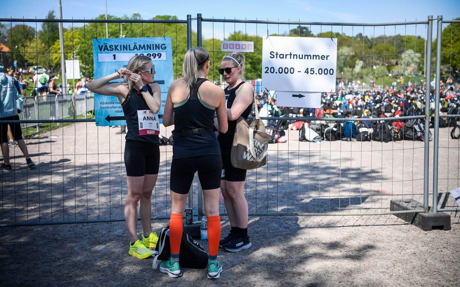 Småbarnsmammorna Anna, Elisabeth och Linda springer för första gången ihop. – Det är mest som en kul grej, målet är att bara  komma runt och må bra, säger Anna.