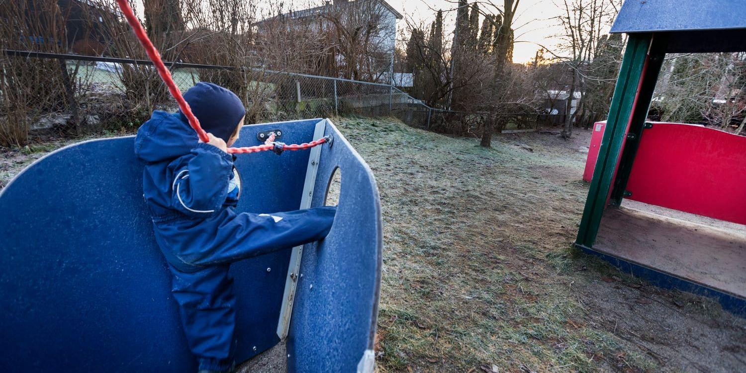 Nollkoll. Med för många barn i gruppen blir det svårare för personalen att upptäcka om någon fastnar eller gör sig illa.