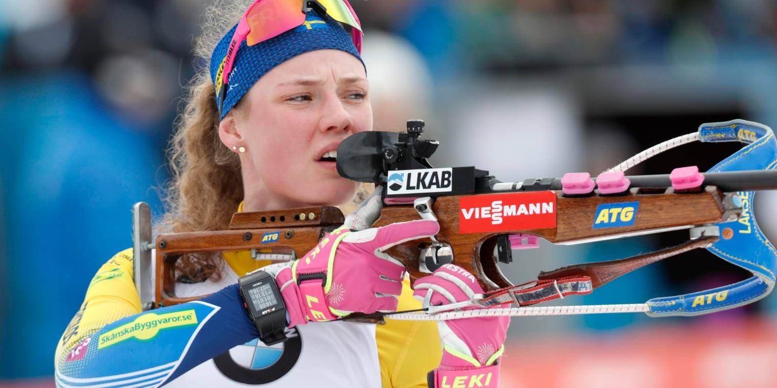 Skidskyttestjärnan Hanna Öberg har både med lillasyster Elvira och sambon Jesper Nelin i landslagstruppen även nästa säsong. Arkivbild.