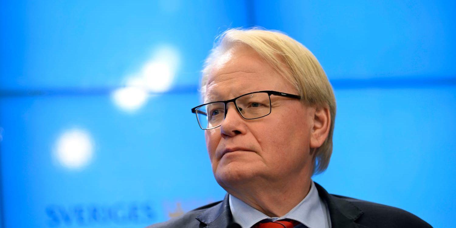 Den förre försvarsministern Peter Hultqvist (S) kräver reglering av politiska konsulter. Arkivbild.