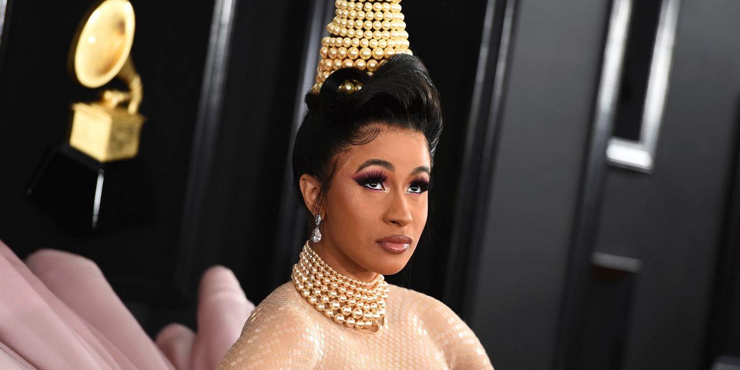 Cardi B anländer till Grammygalan där hon fick priset för årets bästa rap-album. Arkivbild.