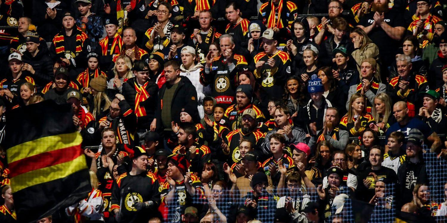 Kul kväll för Brynäs supportrar. Hoppet om att slippa kvala sig kvar i SHL lever.