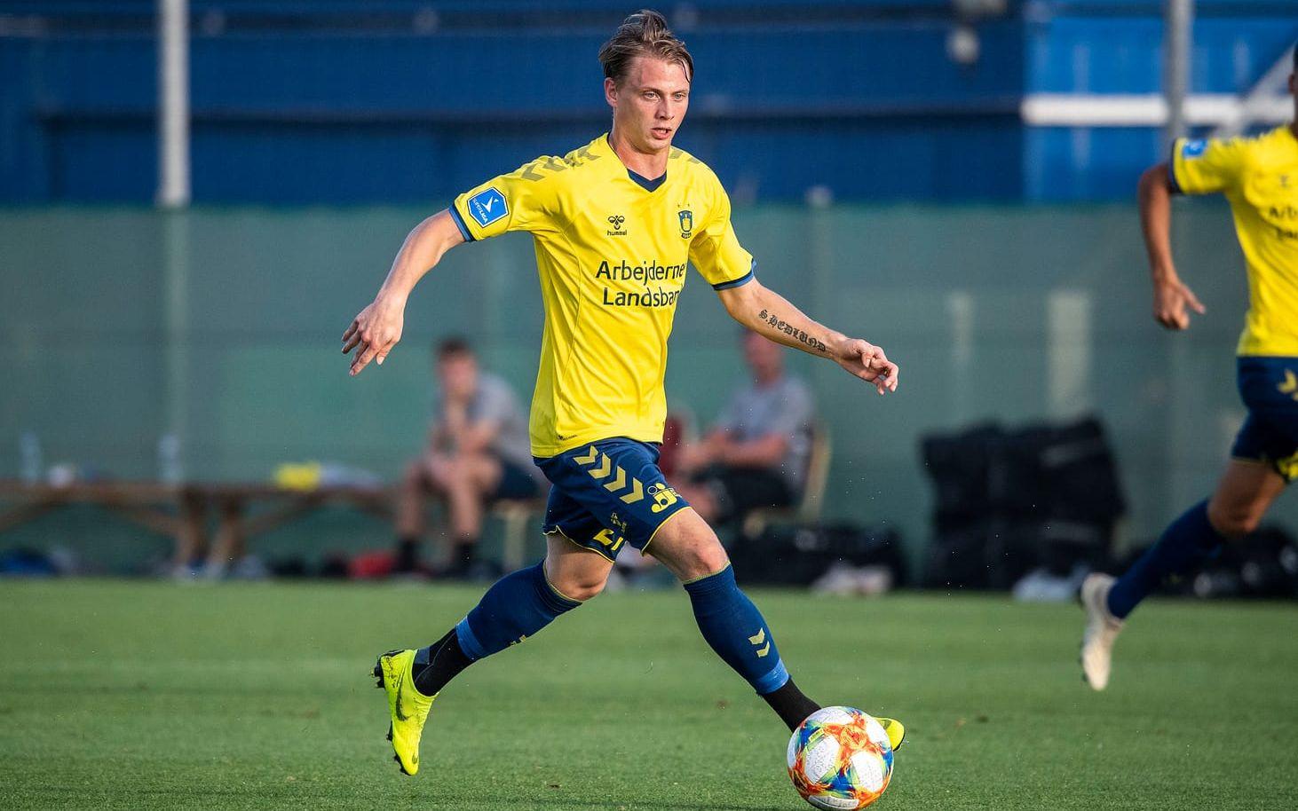 Simon Hedlund skrev i början av 2019 ett fyra och ett halvt år långt kontrakt med Bröndby. 