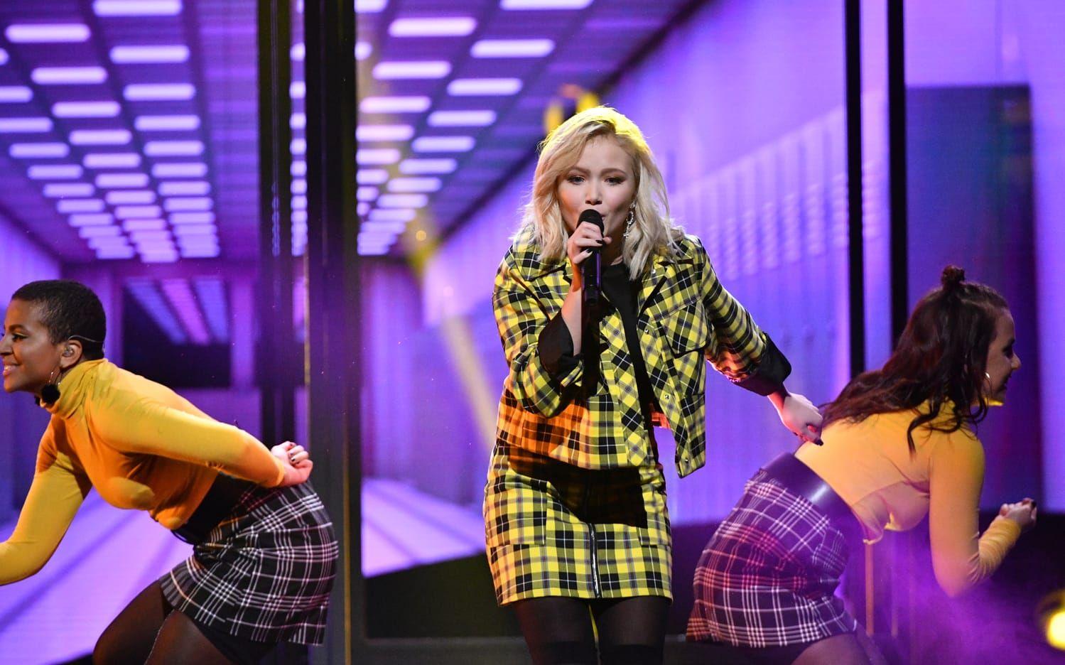 MALMÖ 20190209 Malou Prytz framför sitt bidrag I Do Me under Melodifestivalen deltävling två i Malmö Arena på lördagen.Foto: Johan Nilsson / TT / Kod 50090 