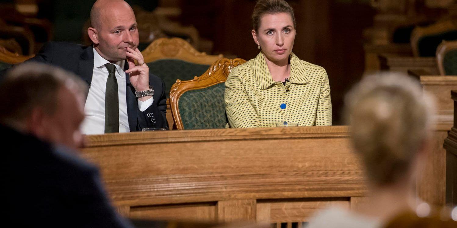 Det Konservative Folkepartis ledare Søren Pape Poulsen och Socialdemokratiets Mette Frederiksen i en partiledardebatt i folketinget efter att valresultatet presenterats på valnatten.