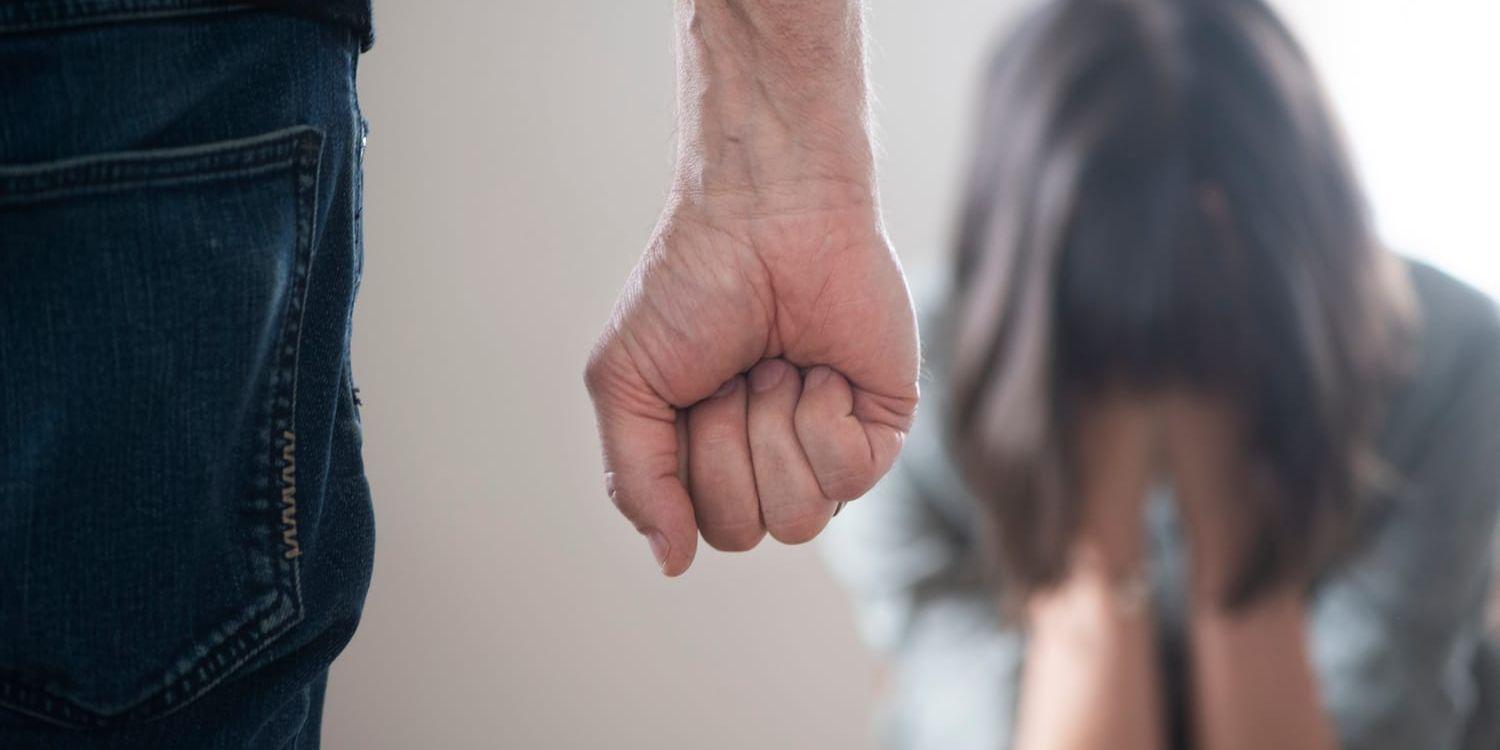 Hos många har det genom åren varit ett yrvaket uppvaknande kring vad som sker bakom många ytterdörrar i landet, menar debattören.