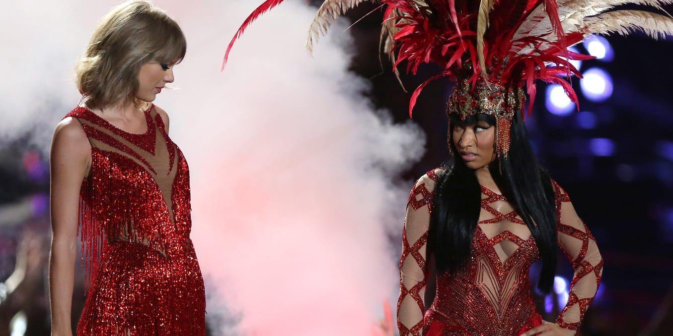 Taylor Swift och Nicki Minaj på MTV music awards. Vem hade egentligen den bästa Red-outfiten?