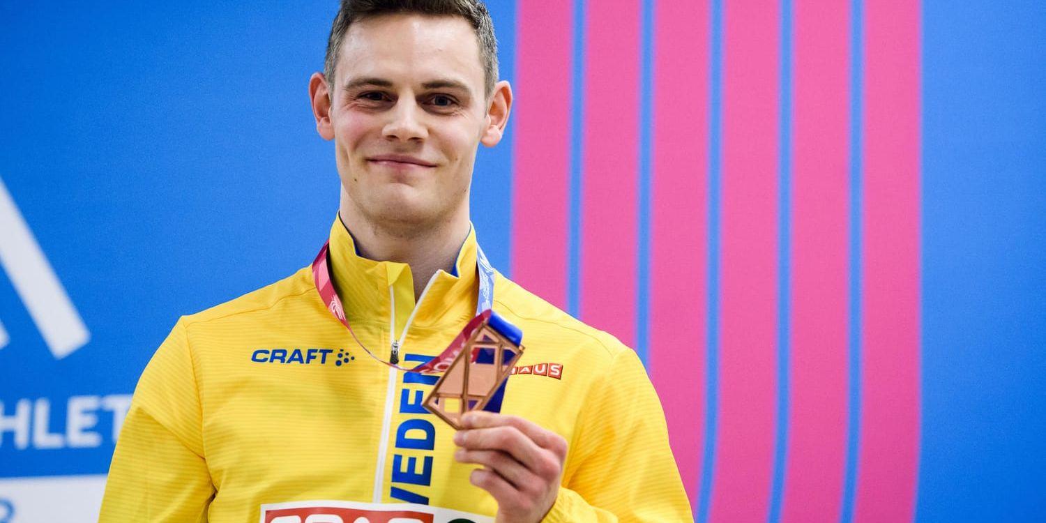 Melker Svärd Jacobsson med sitt EM-brons i stavhopp.