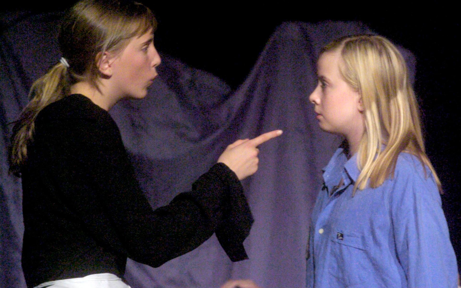 Kulturskolans vecka, kulturskoleelever spelar teater 2004. 