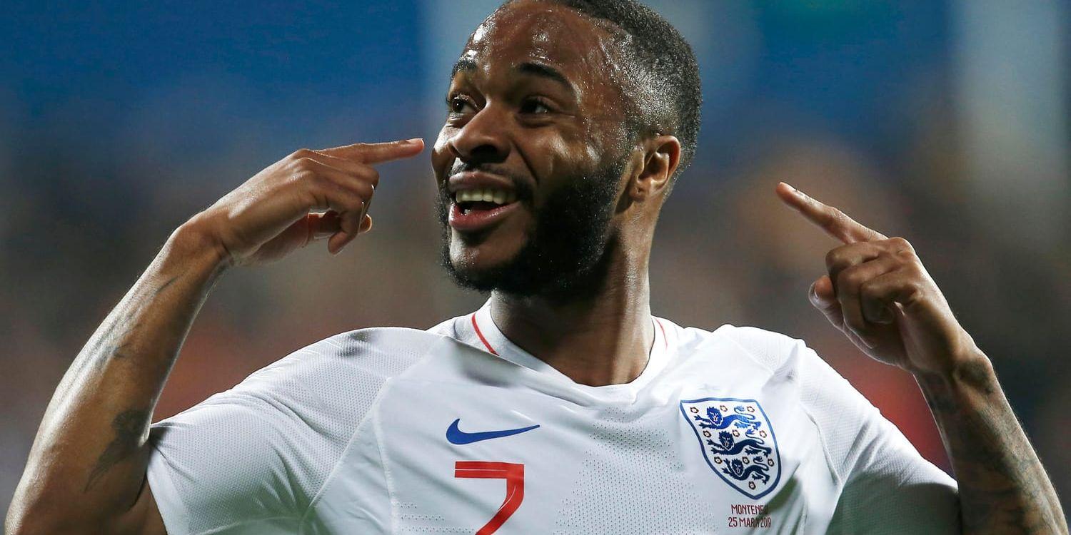 Englands Raheem Sterling firar sitt 5–1-mål i EM-kvalet mot Montenegro.