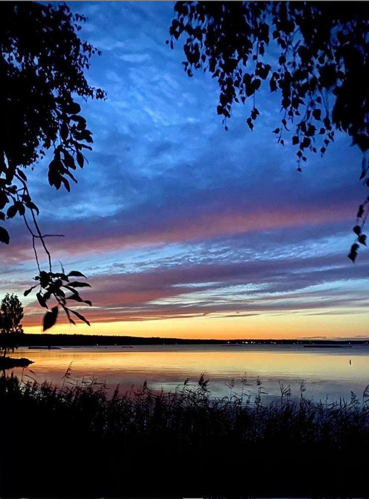 Skymning över Vänern är onsdagens #ttelaläsarbild.⁠
⁠
Fotograf är @annchristineknutsson som tog bilden i Skräckleparken i Vänersborg.⁠