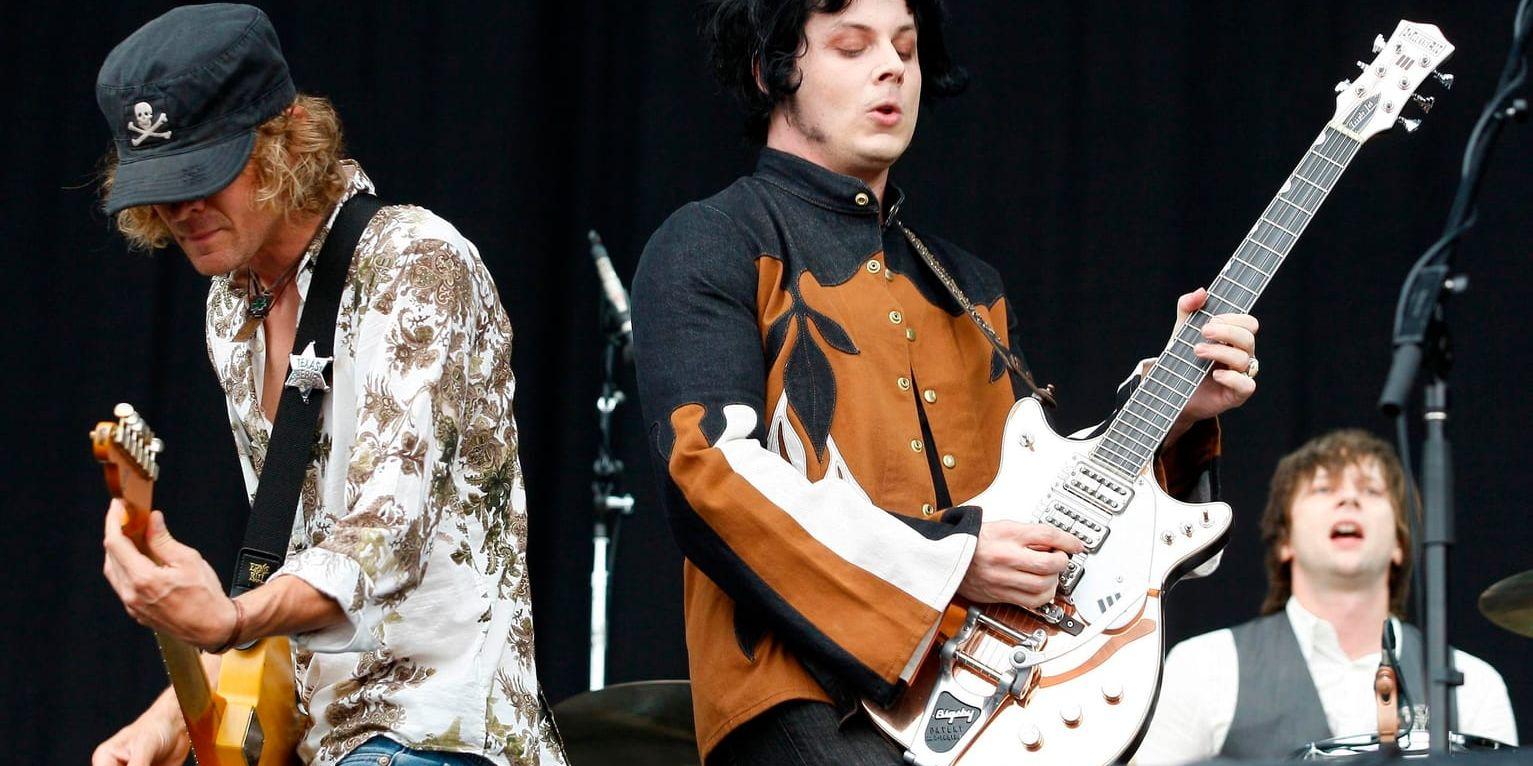 Brendan Benson, Jack White och Patrick Kneeler i The Raconteurs. Arkivbild.