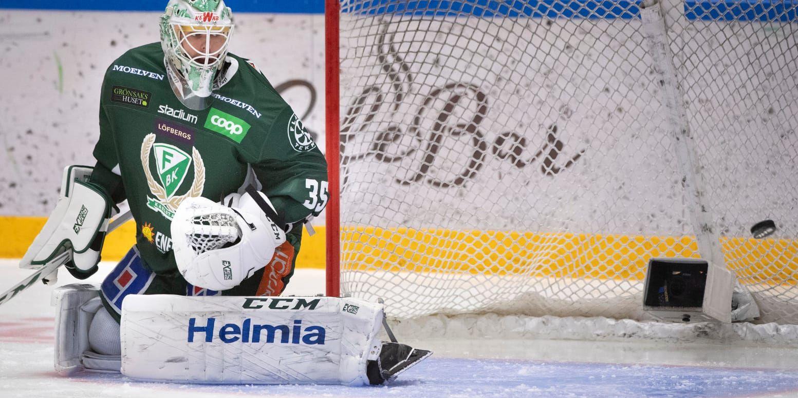 Färjestads före detta målvakt Adam Werner kände sig ofördelad efter att ett mål mot HV71 blivit godkänt under vårens SM-slutspel. Arkivbild.