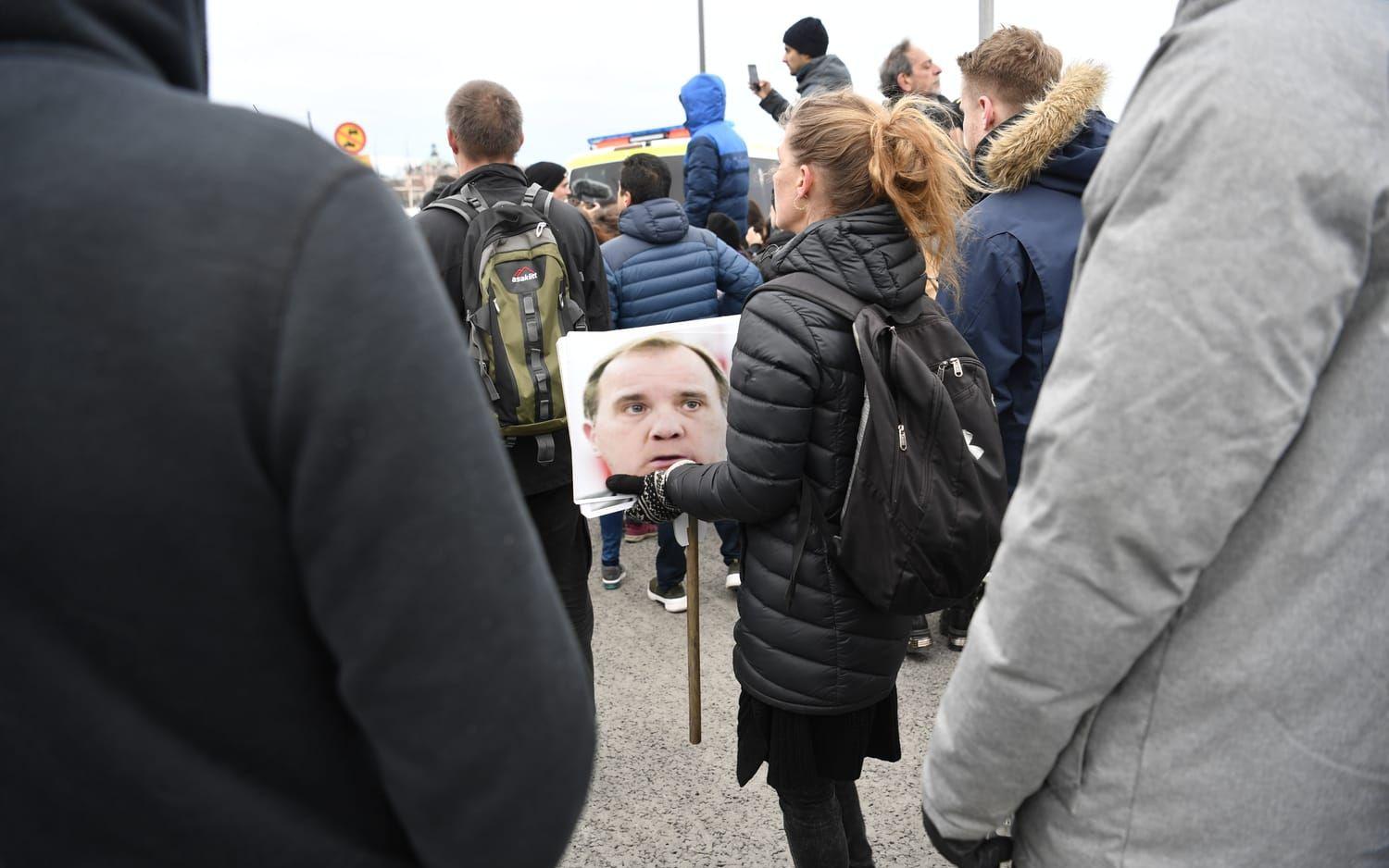 Efter händelserna i Stockholm är en person skäligen misstänkt för brott mot ordningslagen, för att ha arrangerat en icke tillståndsgiven allmän sammankomst.