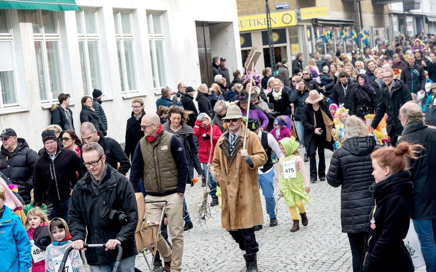 Påskparaden i Vänersborg genom åren.